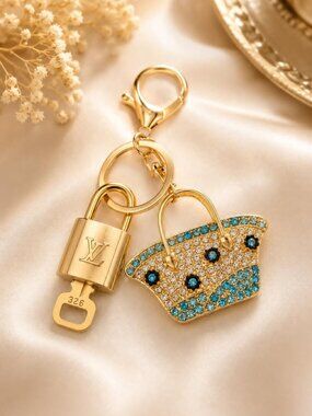 Authentic Louis Vuitton Gold Padlock 🔒 Key Set w/ Unbranded Bag Charm